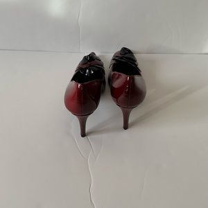 Very beautiful black and burgundy patent shoes